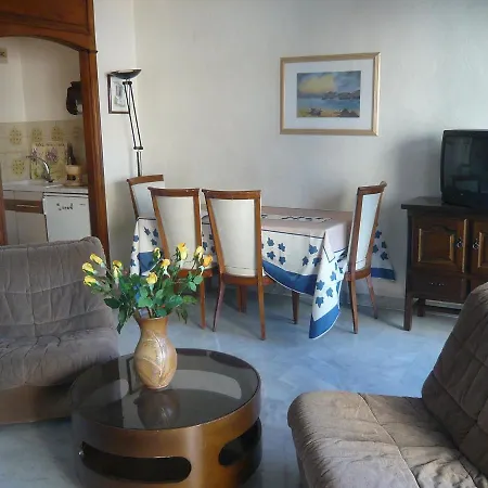 Azur-1 Apartman *